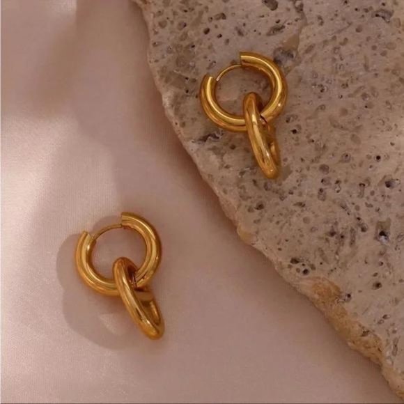 NEW GORGEOUS 18K GOLD HOOP EARRINGS - Picture 6 of 7